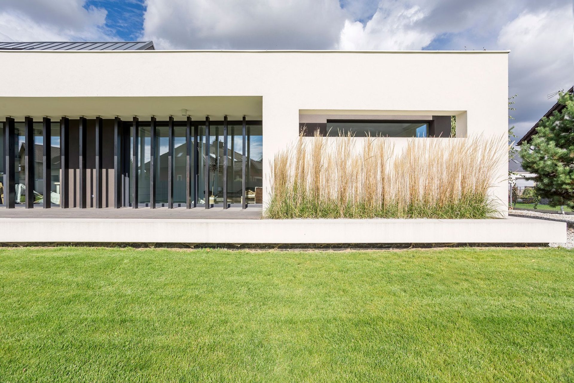 luxurious-estate-with-lawn-P86NSNS.jpg