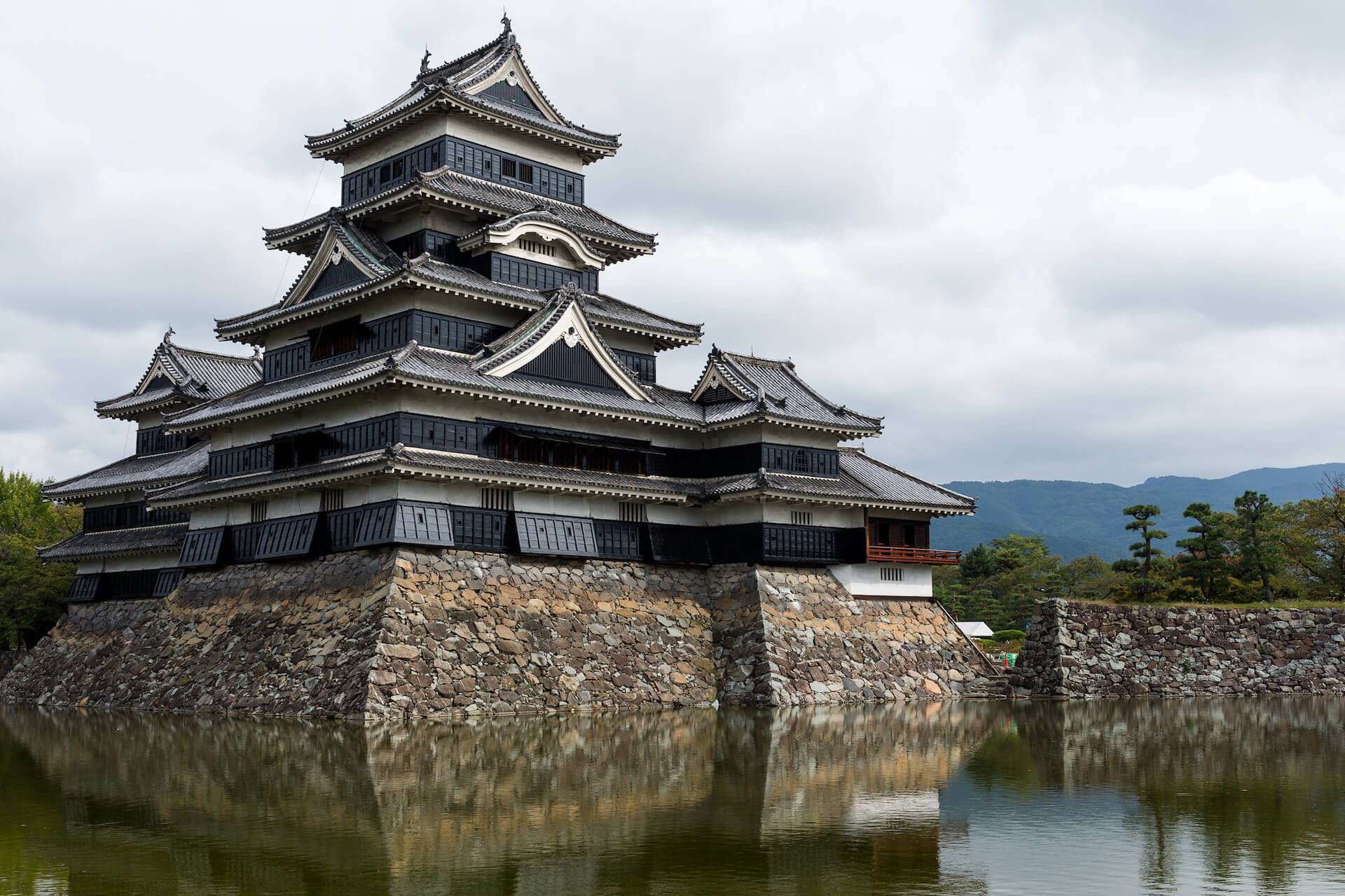 matsumoto-castle-in-japan-2022-09-16-02-37-36-utc.jpg